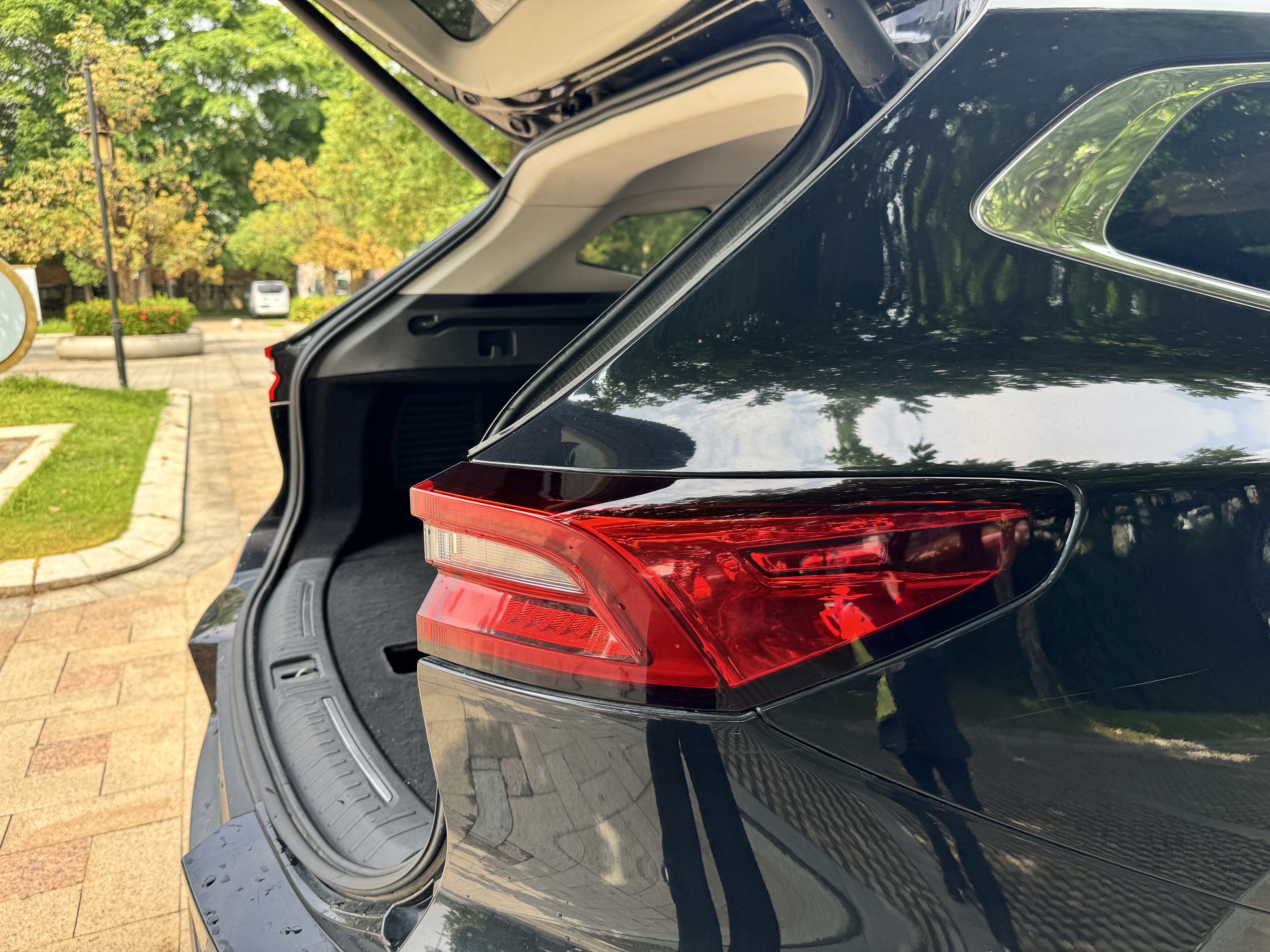 Car image 11