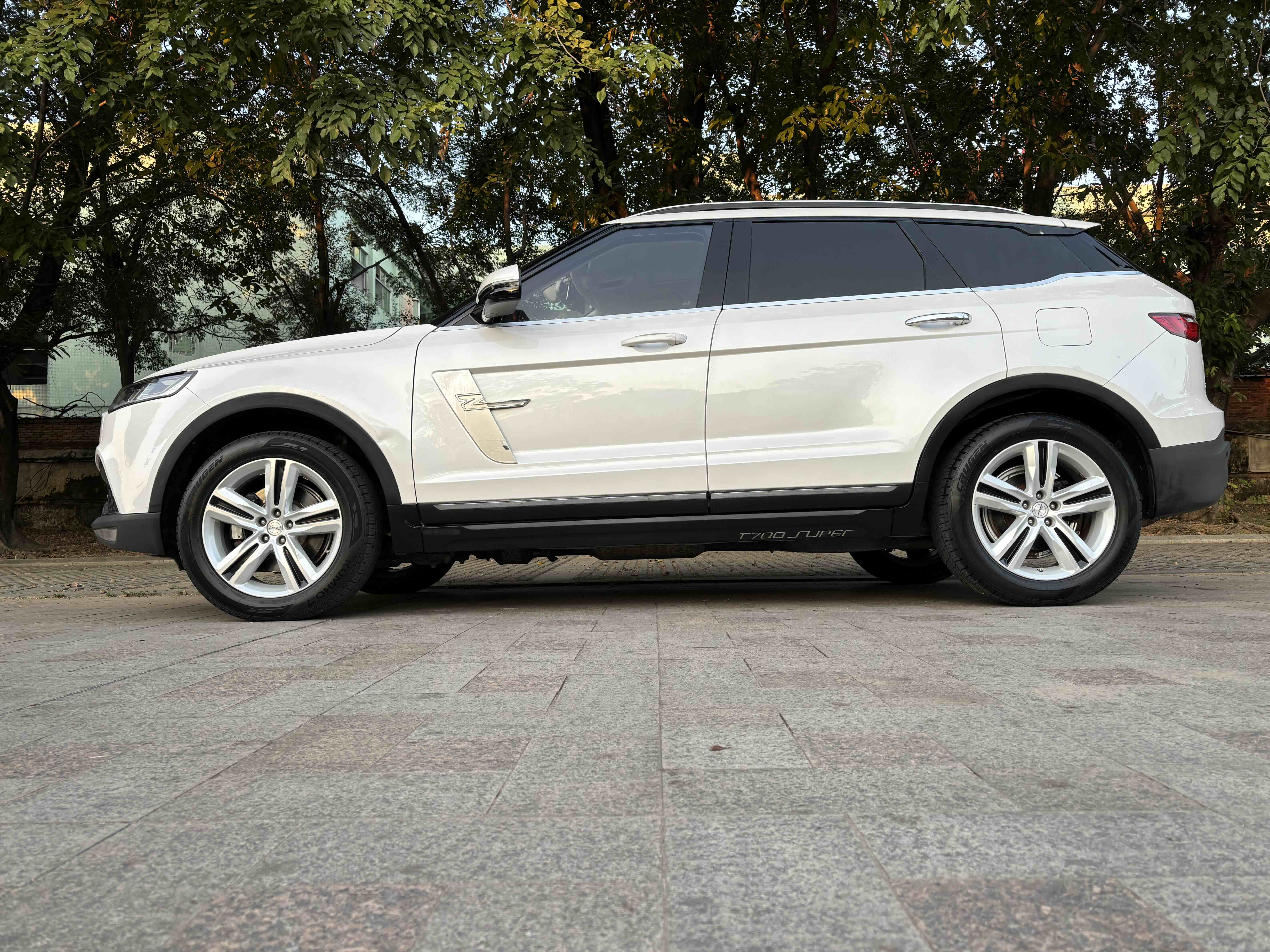 Car image 2
