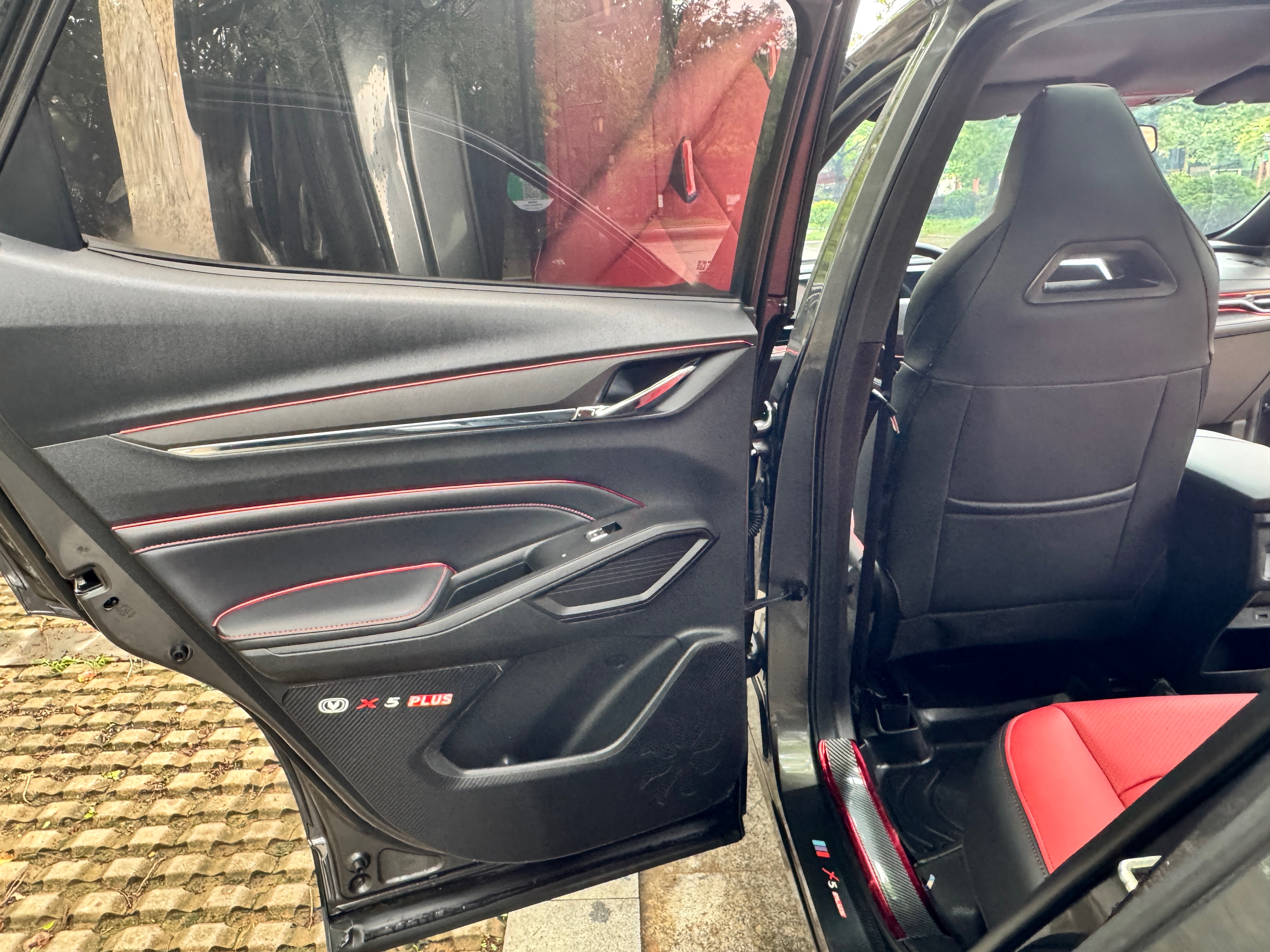 Car image 8